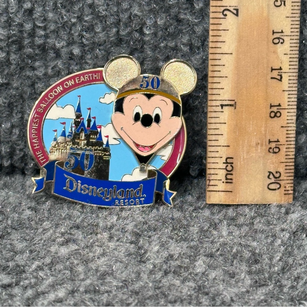 Official Disneyland 50 Trading Pin The Happiest Balloon on Earth 3D - Picture 5 of 5